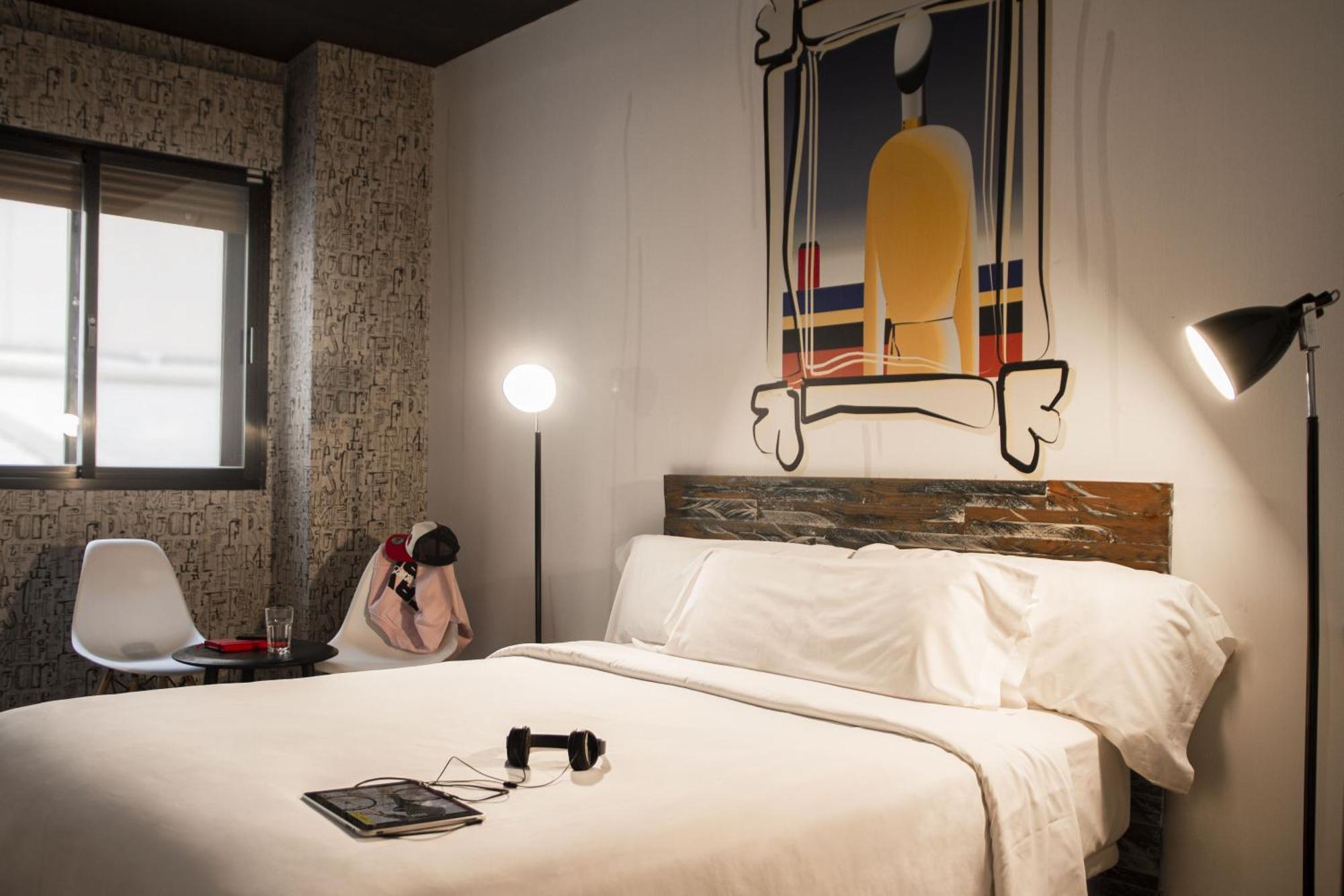 Room00 Ventura * Madrid